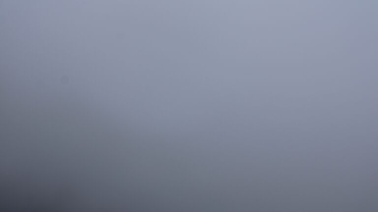 Dieses Bild zeigt eine Webcam-Aufnahme vom Achertal, aufgenommen am Montag, den 27.10.2025 um 12:30 Uhr. Die Temperatur betrug 3.2°C.