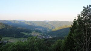 Dieses Bild zeigt eine Webcam-Aufnahme vom Achertal, aufgenommen am Dienstag, den 26.05.2026 um 06:30 Uhr. Die Temperatur betrug 21.1°C.