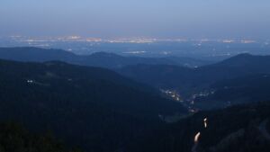 Dieses Bild zeigt eine Webcam-Aufnahme vom Achertal, aufgenommen am Freitag, den 20.03.2026 um 05:50 Uhr. Die Temperatur betrug 2.2°C.