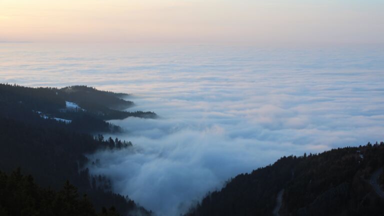 Dieses Bild zeigt eine Webcam-Aufnahme vom Achertal, aufgenommen am Sonntag, den 18.01.2026 um 16:40 Uhr. Die Temperatur betrug 5.6°C.