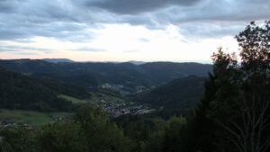 Dieses Bild zeigt eine Webcam-Aufnahme vom Achertal, aufgenommen am Freitag, den 04.09.2026 um 20:10 Uhr. Die Temperatur betrug 24.9°C.