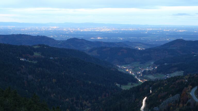 Dieses Bild zeigt eine Webcam-Aufnahme vom Achertal, aufgenommen am Mittwoch, den 29.10.2025 um 17:40 Uhr. Die Temperatur betrug 10.8°C.