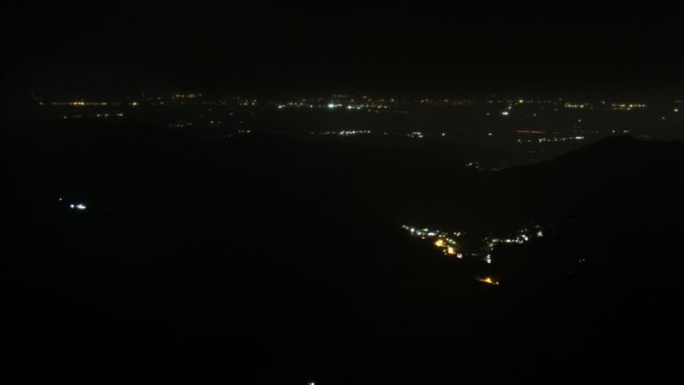 Dieses Bild zeigt eine Webcam-Aufnahme vom Achertal, aufgenommen am Sonntag, den 26.10.2025 um 23:00 Uhr. Die Temperatur betrug 0.3°C.