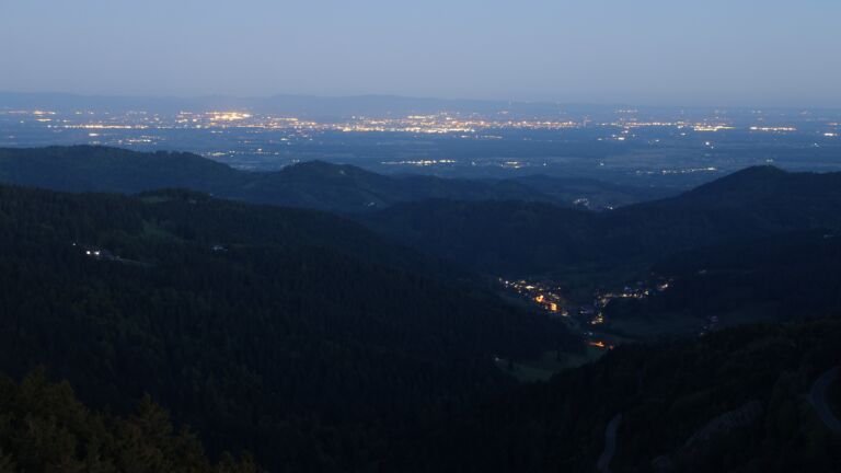 Dieses Bild zeigt eine Webcam-Aufnahme vom Achertal, aufgenommen am Freitag, den 01.05.2026 um 05:20 Uhr. Die Temperatur betrug 4.9°C.