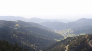 Dieses Bild zeigt eine Webcam-Aufnahme vom Achertal, aufgenommen am Freitag, den 17.04.2026 um 18:40 Uhr. Die Temperatur betrug 13.7°C.