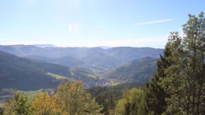 Dieses Bild zeigt eine Webcam-Aufnahme vom Achertal, aufgenommen am Dienstag, den 27.10.2026 um 13:50 Uhr. Die Temperatur betrug 19.8°C.