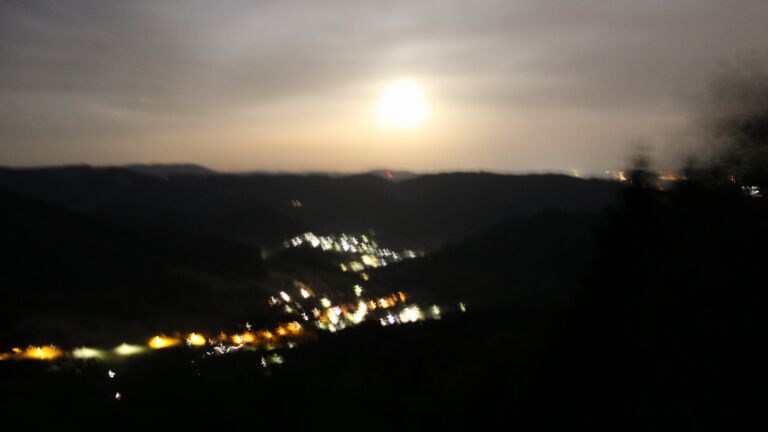 Dieses Bild zeigt eine Webcam-Aufnahme vom Achertal, aufgenommen am Samstag, den 30.05.2026 um 03:30 Uhr. Die Temperatur betrug 18.2°C.