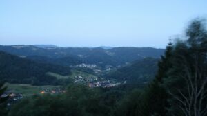 Dieses Bild zeigt eine Webcam-Aufnahme vom Achertal, aufgenommen am Sonntag, den 12.07.2026 um 05:00 Uhr. Die Temperatur betrug 18.8°C.