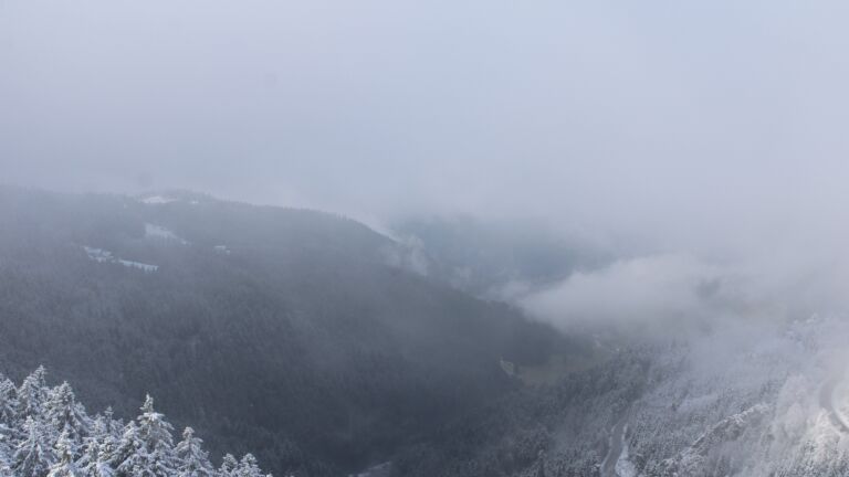 Dieses Bild zeigt eine Webcam-Aufnahme vom Achertal, aufgenommen am Mittwoch, den 26.11.2025 um 11:10 Uhr. Die Temperatur betrug -1.4°C.