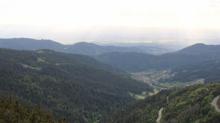 Dieses Bild zeigt eine Webcam-Aufnahme vom Achertal, aufgenommen am Freitag, den 16.05.2025 um 19:30 Uhr. Die Temperatur betrug 10.3°C.