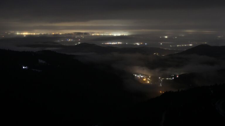 Dieses Bild zeigt eine Webcam-Aufnahme vom Achertal, aufgenommen am Mittwoch, den 28.01.2026 um 02:00 Uhr. Die Temperatur betrug 2.7°C.