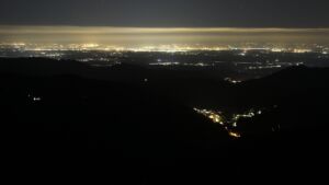 Dieses Bild zeigt eine Webcam-Aufnahme vom Achertal, aufgenommen am Dienstag, den 14.10.2025 um 22:00 Uhr. Die Temperatur betrug 6.3°C.