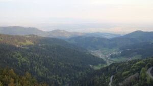 Dieses Bild zeigt eine Webcam-Aufnahme vom Achertal, aufgenommen am Dienstag, den 28.04.2026 um 06:50 Uhr. Die Temperatur betrug 10°C.