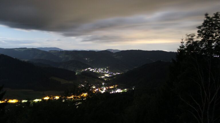 Dieses Bild zeigt eine Webcam-Aufnahme vom Achertal, aufgenommen am Freitag, den 03.07.2026 um 02:00 Uhr. Die Temperatur betrug 16.5°C.