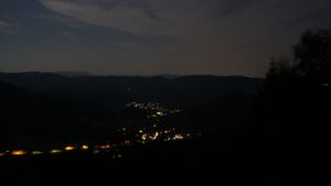 Dieses Bild zeigt eine Webcam-Aufnahme vom Achertal, aufgenommen am Sonntag, den 02.08.2026 um 04:40 Uhr. Die Temperatur betrug 18.6°C.