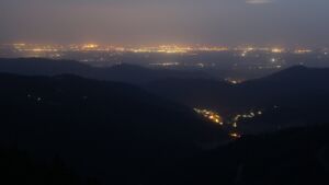 Dieses Bild zeigt eine Webcam-Aufnahme vom Achertal, aufgenommen am Mittwoch, den 02.07.2025 um 22:50 Uhr. Die Temperatur betrug 20.2°C.