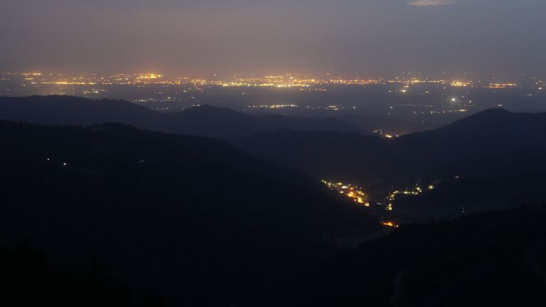 Dieses Bild zeigt eine Webcam-Aufnahme vom Achertal, aufgenommen am Mittwoch, den 02.07.2025 um 22:50 Uhr. Die Temperatur betrug 20.2°C.