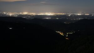 Dieses Bild zeigt eine Webcam-Aufnahme vom Achertal, aufgenommen am Montag, den 04.05.2026 um 01:30 Uhr. Die Temperatur betrug 11.4°C.