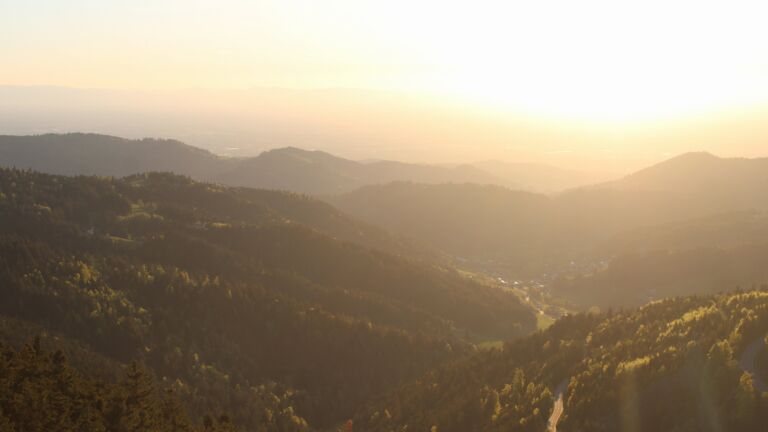 Dieses Bild zeigt eine Webcam-Aufnahme vom Achertal, aufgenommen am Freitag, den 24.04.2026 um 20:00 Uhr. Die Temperatur betrug 12.6°C.