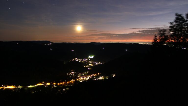 Dieses Bild zeigt eine Webcam-Aufnahme vom Achertal, aufgenommen am Donnerstag, den 15.10.2026 um 19:50 Uhr. Die Temperatur betrug 15.8°C.