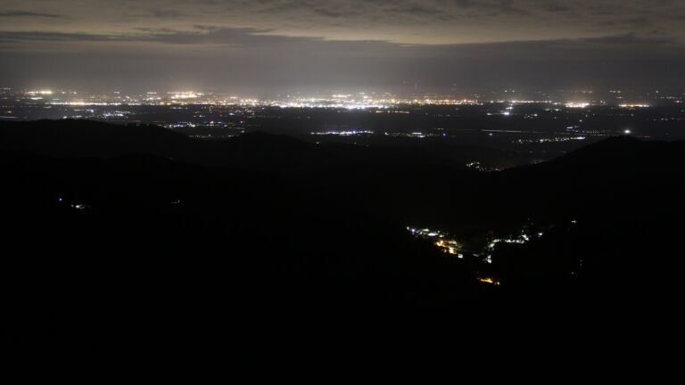 Dieses Bild zeigt eine Webcam-Aufnahme vom Achertal, aufgenommen am Freitag, den 30.05.2025 um 02:00 Uhr. Die Temperatur betrug 12.7°C.