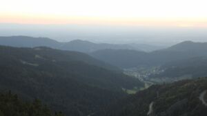 Dieses Bild zeigt eine Webcam-Aufnahme vom Achertal, aufgenommen am Montag, den 25.08.2025 um 20:30 Uhr. Die Temperatur betrug 17.1°C.