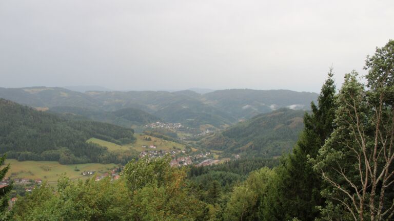 Dieses Bild zeigt eine Webcam-Aufnahme vom Achertal, aufgenommen am Freitag, den 28.08.2026 um 09:00 Uhr. Die Temperatur betrug 20.2°C.