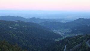 Dieses Bild zeigt eine Webcam-Aufnahme vom Achertal, aufgenommen am Freitag, den 01.05.2026 um 06:10 Uhr. Die Temperatur betrug 4.6°C.