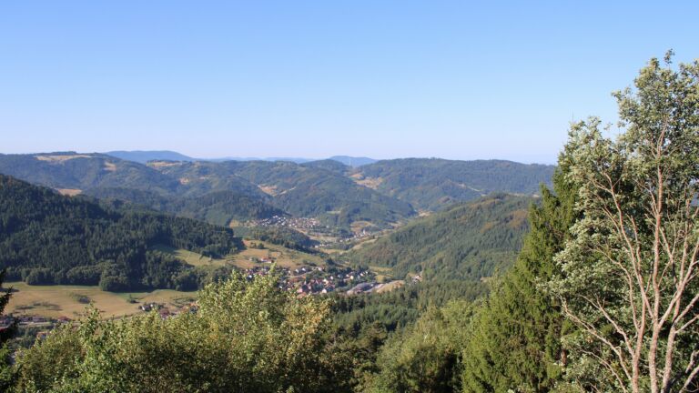 Dieses Bild zeigt eine Webcam-Aufnahme vom Achertal, aufgenommen am Donnerstag, den 13.08.2026 um 09:20 Uhr. Die Temperatur betrug 28.4°C.