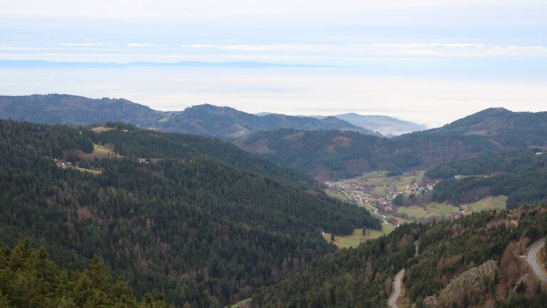 Dieses Bild zeigt eine Webcam-Aufnahme vom Achertal, aufgenommen am Mittwoch, den 03.12.2025 um 09:40 Uhr. Die Temperatur betrug 5.8°C.