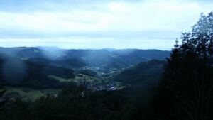 Dieses Bild zeigt eine Webcam-Aufnahme vom Achertal, aufgenommen am Freitag, den 05.06.2026 um 05:10 Uhr. Die Temperatur betrug 9°C.