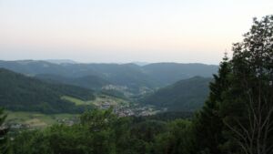 Dieses Bild zeigt eine Webcam-Aufnahme vom Achertal, aufgenommen am Montag, den 25.05.2026 um 21:20 Uhr. Die Temperatur betrug 22.9°C.
