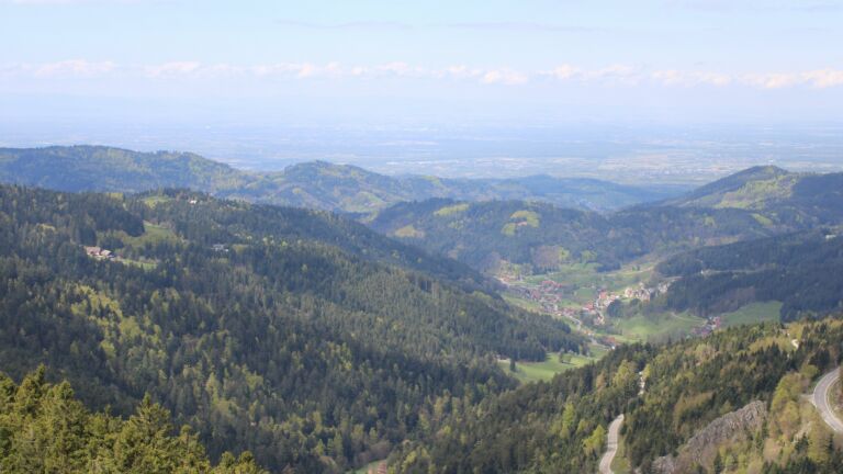 Dieses Bild zeigt eine Webcam-Aufnahme vom Achertal, aufgenommen am Dienstag, den 21.04.2026 um 12:40 Uhr. Die Temperatur betrug 6.8°C.