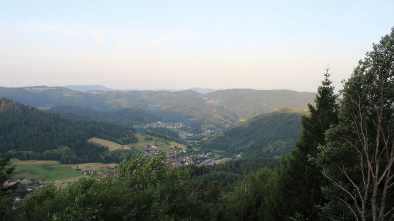 Dieses Bild zeigt eine Webcam-Aufnahme vom Achertal, aufgenommen am Freitag, den 26.06.2026 um 06:20 Uhr. Die Temperatur betrug 27.6°C.
