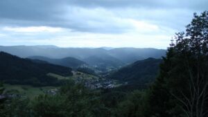 Dieses Bild zeigt eine Webcam-Aufnahme vom Achertal, aufgenommen am Mittwoch, den 10.06.2026 um 21:30 Uhr. Die Temperatur betrug 9.2°C.