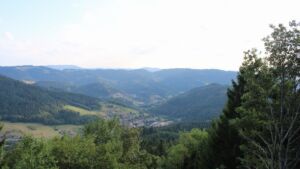 Dieses Bild zeigt eine Webcam-Aufnahme vom Achertal, aufgenommen am Mittwoch, den 05.08.2026 um 19:00 Uhr. Die Temperatur betrug 30°C.