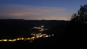 Dieses Bild zeigt eine Webcam-Aufnahme vom Achertal, aufgenommen am Samstag, den 13.06.2026 um 23:10 Uhr. Die Temperatur betrug 17.6°C.