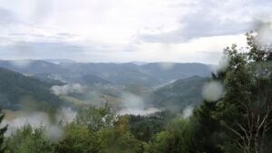 Dieses Bild zeigt eine Webcam-Aufnahme vom Achertal, aufgenommen am Freitag, den 28.08.2026 um 11:00 Uhr. Die Temperatur betrug 17.7°C.