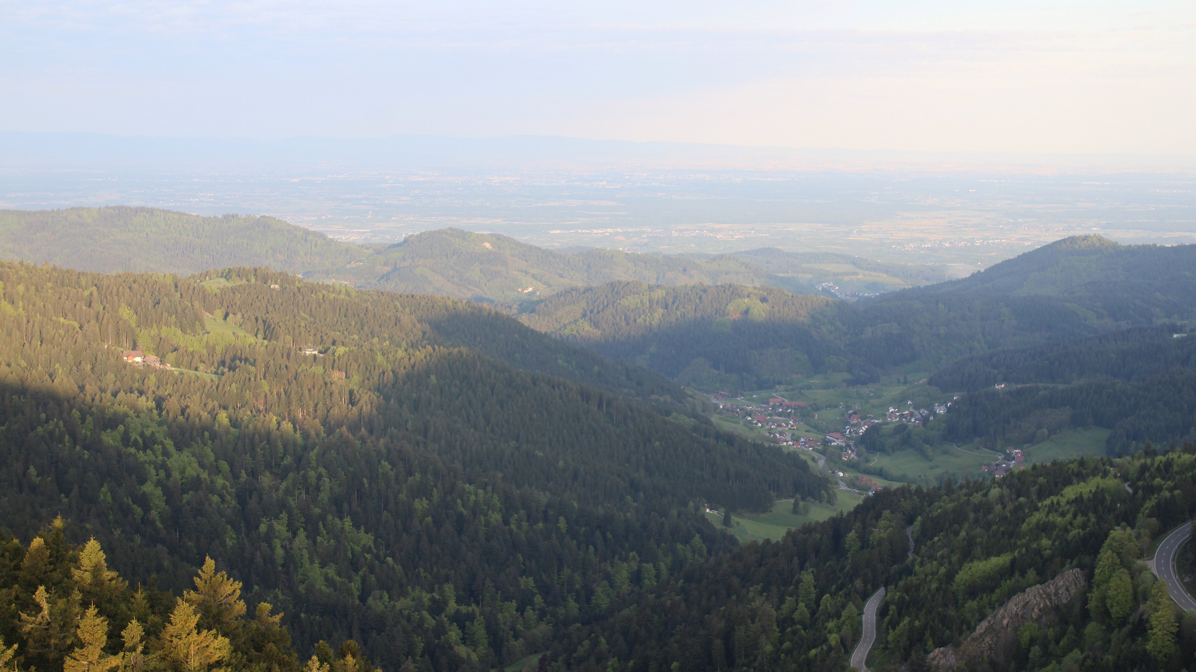 Dieses Bild zeigt eine Webcam-Aufnahme vom Achertal, aufgenommen am Dienstag, den 28.04.2026 um 07:00 Uhr. Die Temperatur betrug 10.1°C.