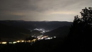 Dieses Bild zeigt eine Webcam-Aufnahme vom Achertal, aufgenommen am Montag, den 17.08.2026 um 23:00 Uhr. Die Temperatur betrug 18.2°C.