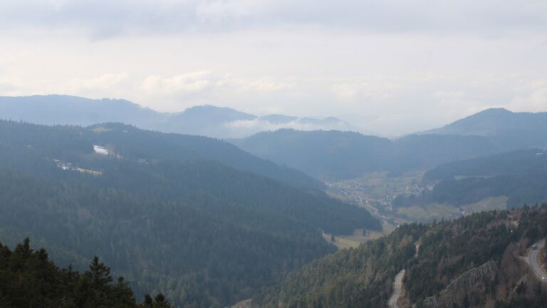 Dieses Bild zeigt eine Webcam-Aufnahme vom Achertal, aufgenommen am Montag, den 09.02.2026 um 14:20 Uhr. Die Temperatur betrug 3.6°C.