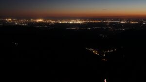 Dieses Bild zeigt eine Webcam-Aufnahme vom Achertal, aufgenommen am Freitag, den 24.04.2026 um 21:50 Uhr. Die Temperatur betrug 11.2°C.