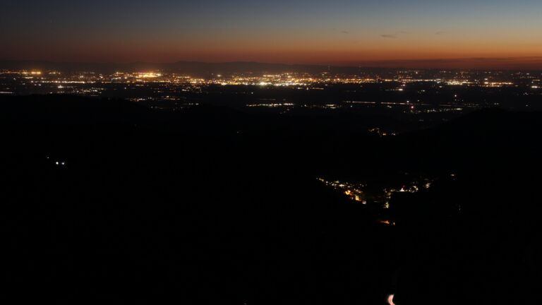 Dieses Bild zeigt eine Webcam-Aufnahme vom Achertal, aufgenommen am Freitag, den 24.04.2026 um 21:50 Uhr. Die Temperatur betrug 11.2°C.