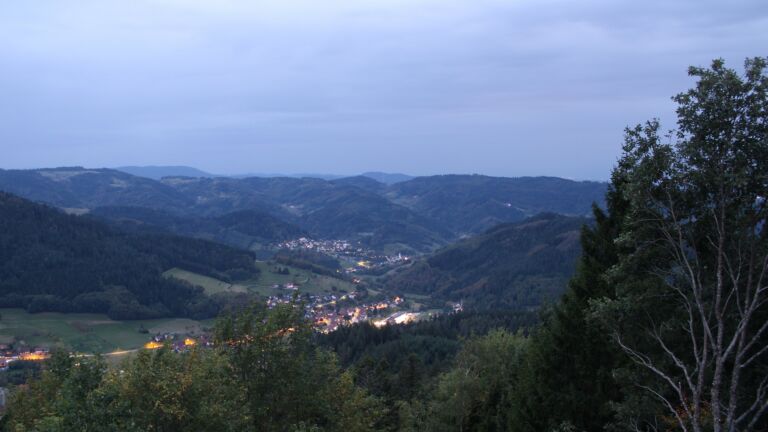 Dieses Bild zeigt eine Webcam-Aufnahme vom Achertal, aufgenommen am Donnerstag, den 01.10.2026 um 07:00 Uhr. Die Temperatur betrug 18.4°C.