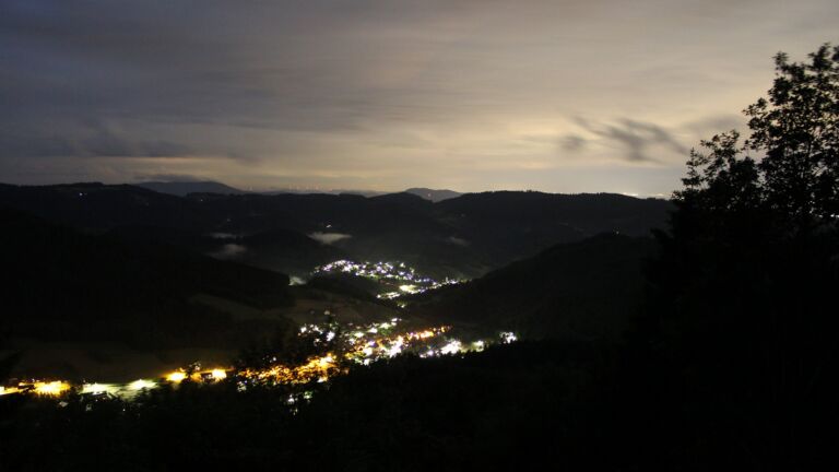 Dieses Bild zeigt eine Webcam-Aufnahme vom Achertal, aufgenommen am Sonntag, den 31.05.2026 um 23:10 Uhr. Die Temperatur betrug 13.8°C.
