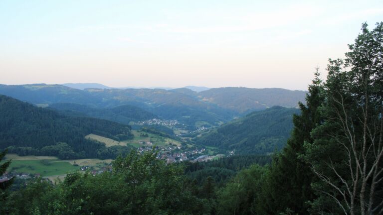 Dieses Bild zeigt eine Webcam-Aufnahme vom Achertal, aufgenommen am Samstag, den 27.06.2026 um 06:10 Uhr. Die Temperatur betrug 28.9°C.