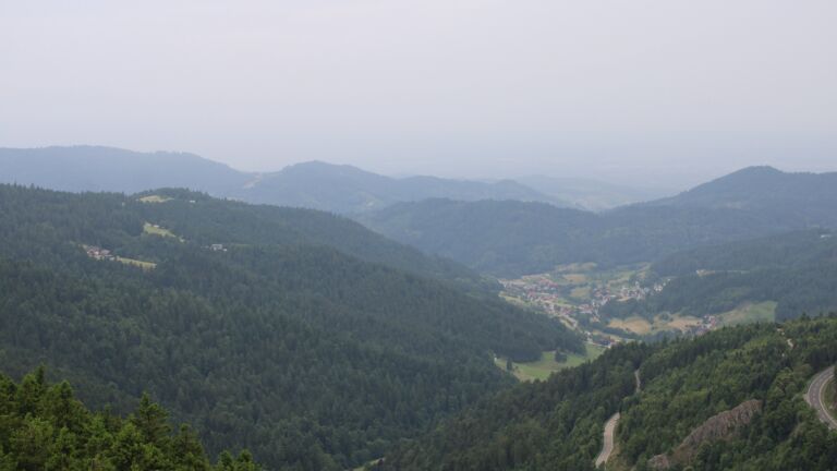 Dieses Bild zeigt eine Webcam-Aufnahme vom Achertal, aufgenommen am Sonntag, den 15.06.2025 um 09:50 Uhr. Die Temperatur betrug 17.5°C.