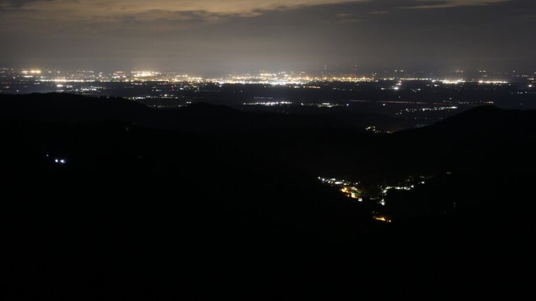 Dieses Bild zeigt eine Webcam-Aufnahme vom Achertal, aufgenommen am Samstag, den 09.05.2026 um 02:30 Uhr. Die Temperatur betrug 8.3°C.