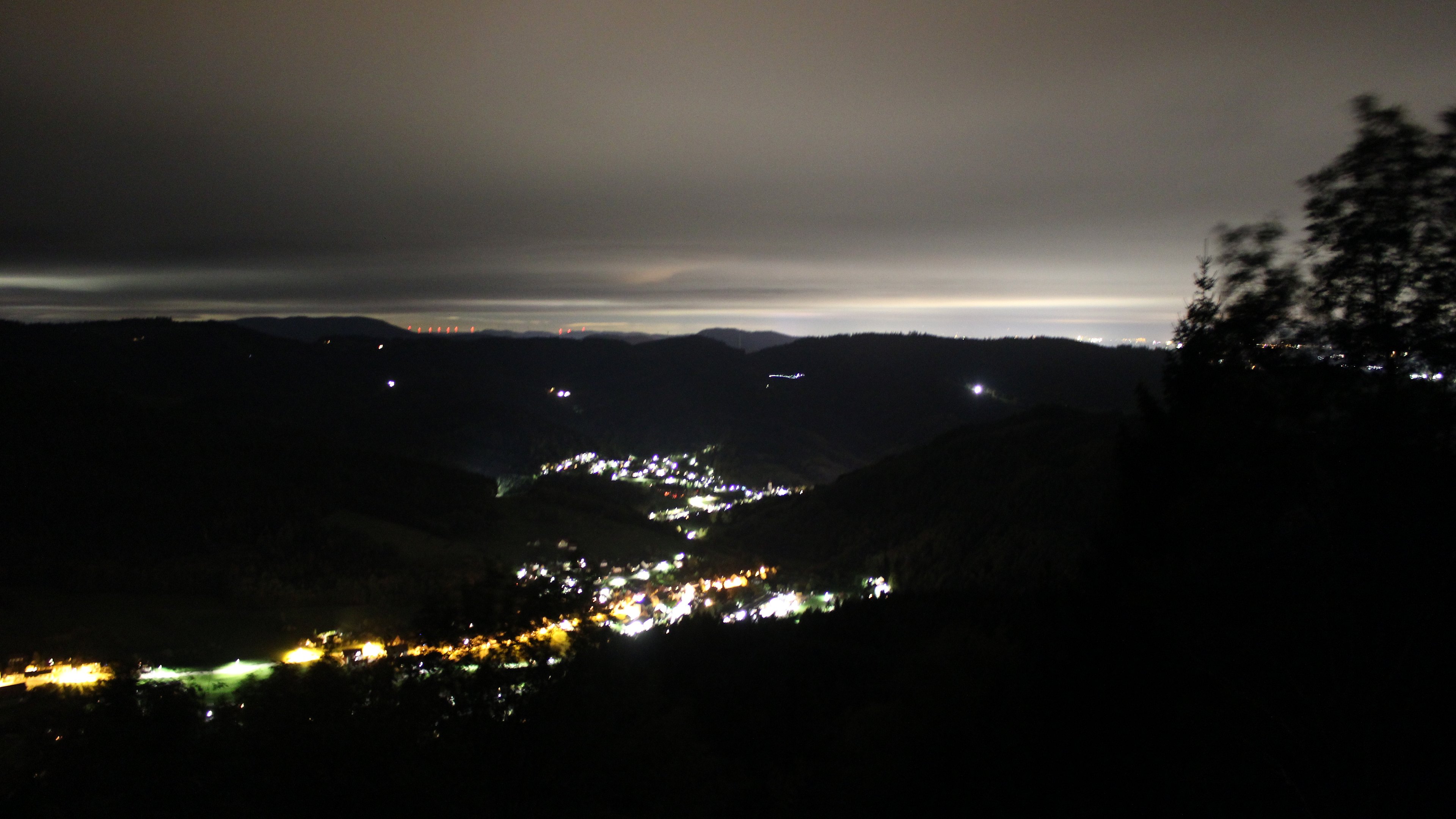 Dieses Bild zeigt eine Webcam-Aufnahme vom Achertal, aufgenommen am Freitag, den 09.10.2026 um 23:30 Uhr. Die Temperatur betrug 8°C.
