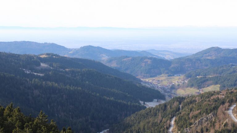 Dieses Bild zeigt eine Webcam-Aufnahme vom Achertal, aufgenommen am Donnerstag, den 01.01.2026 um 13:30 Uhr. Die Temperatur betrug -4.2°C.